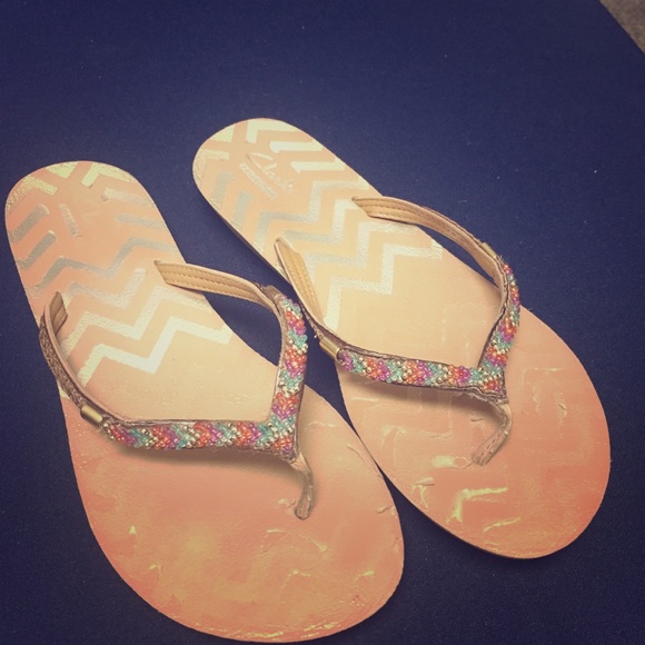 clarks beaded flip flops